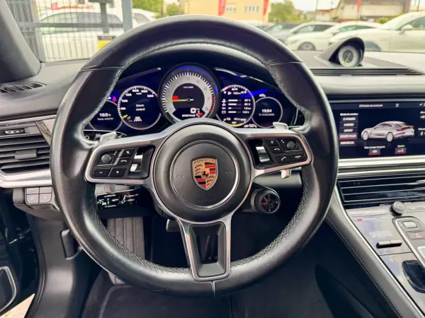 Porsche Panamera 2019 - 75990 EUR, 69000 km - AUTO.MOTO.pt - 69000km - foto 11 de 17