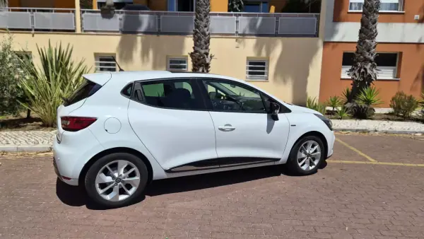 Renault Clio 2017 - 9780 EUR, 128000 km - AUTO.MOTO.pt - 128000km - foto 9 de 12