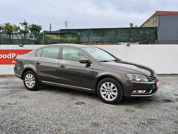 Volkswagen Passat 2012 - 8490 EUR, 296803 km - AUTO.MOTO.pt - 296803km - foto 9 de 27