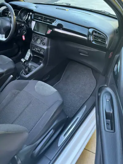 Citroën DS3 2013 - 10900 EUR, 135000 km - AUTO.MOTO.pt - 135000km - foto 27 de 31