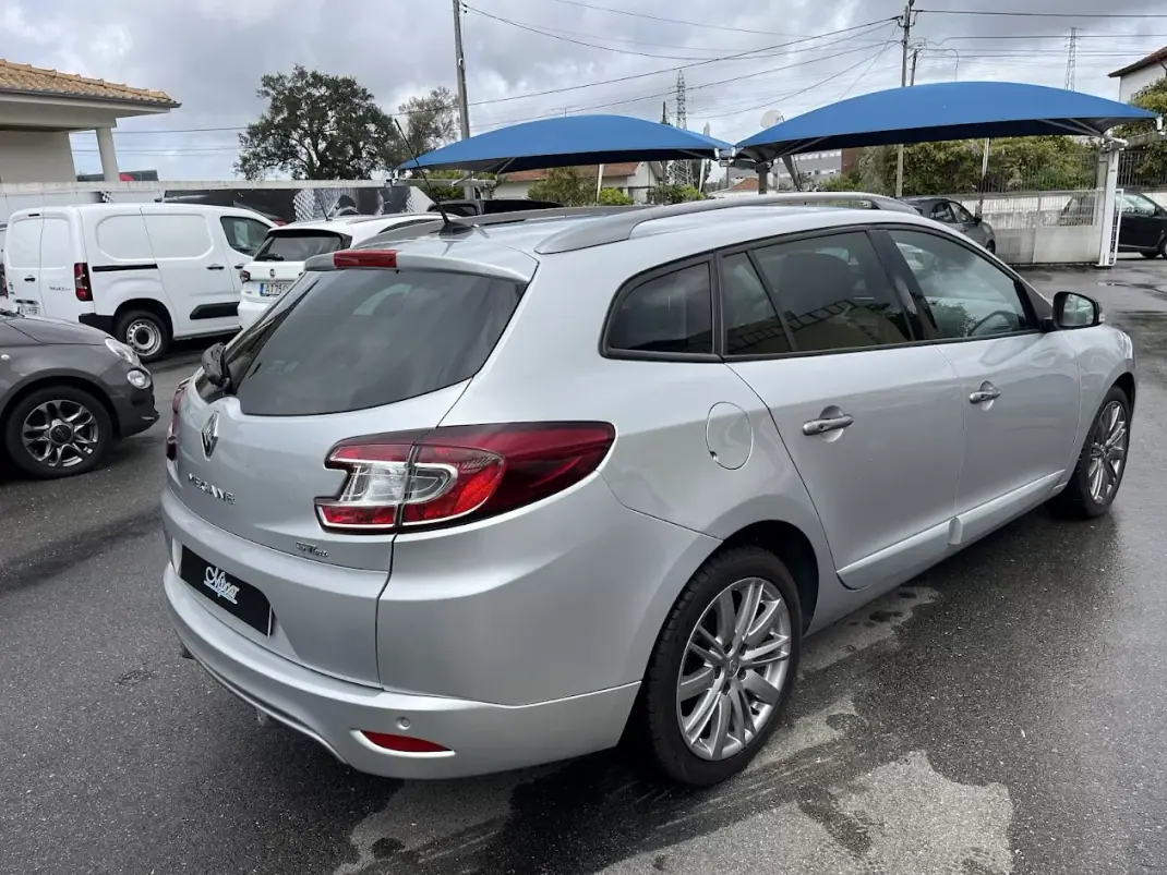 Renault Mégane Sport Tourer 2014 - 7750 EUR, 250000 km - AUTO.MOTO.pt - 250000km - foto 44 de 47
