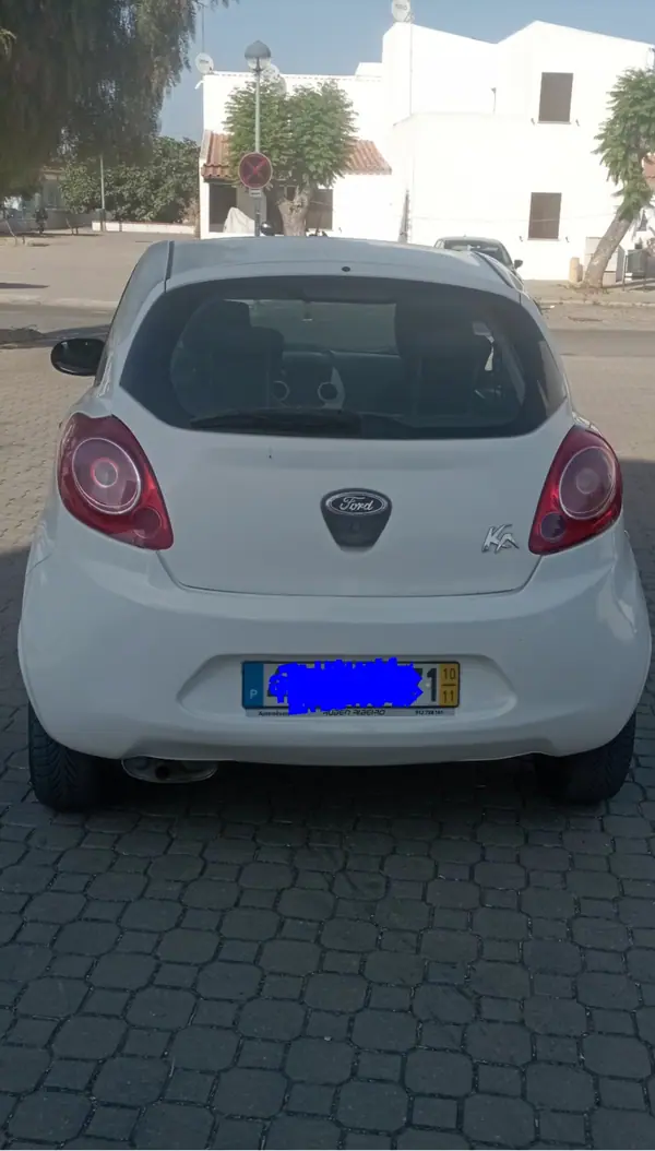 Ford KA 2010 - 3500 EUR, 138256 km - AUTO.MOTO.pt - 138256km - foto 2 de 9