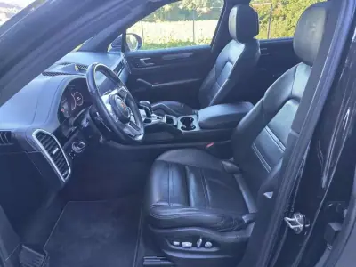 Porsche Cayenne 2018 - 53499 EUR, 142519 km - 142519km - foto 34 de 44