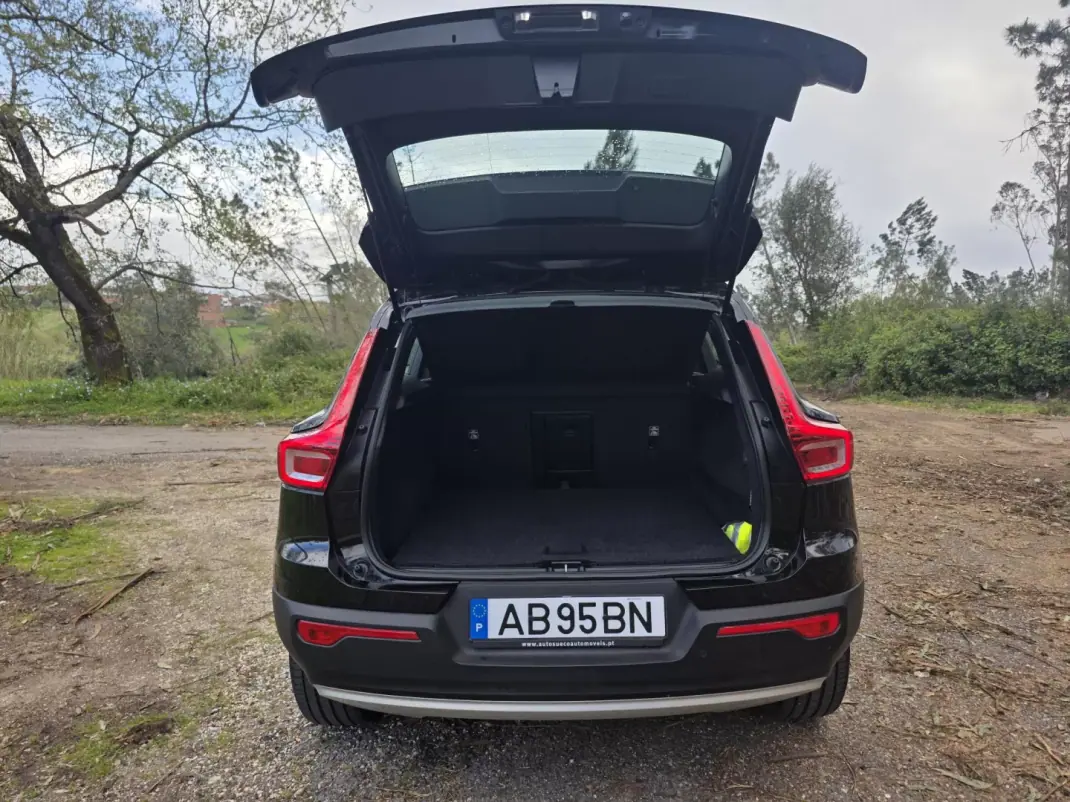 Volvo XC 40 2020 - 24500 EUR, 152300 km - AUTO.MOTO.pt - 152300km - foto 26 de 42