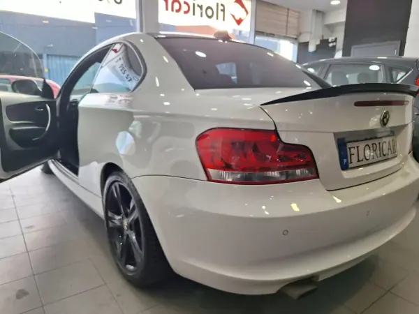 BMW 118 2011 - 11900 EUR, 243000 km - AUTO.MOTO.pt - 243000km - foto 3 de 22