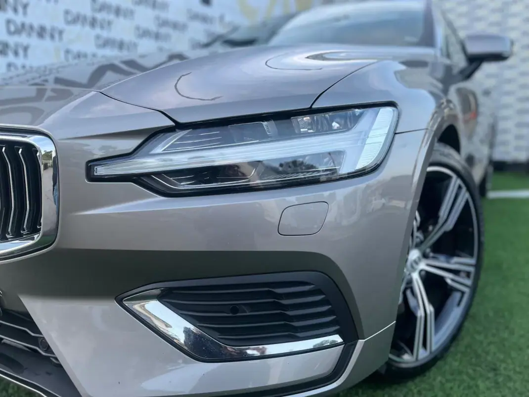 Volvo V60 2020 - 29000 EUR, 115000 km - AUTO.MOTO.pt - 115000km - foto 15 de 20