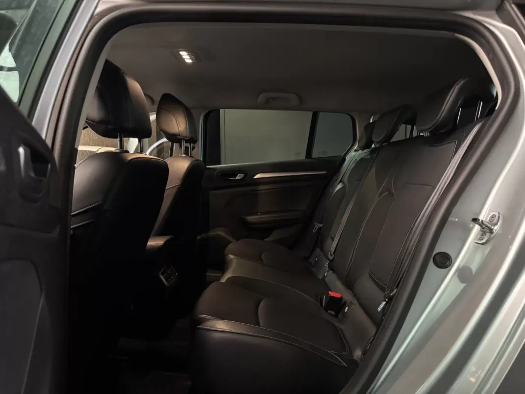 Renault Mégane Sport Tourer 2021 - 14990 EUR, 171050 km - AUTO.MOTO.pt - 171050km - foto 28 de 32