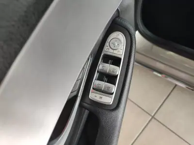 Mercedes-Benz C 300 2020 - 25750 EUR, 107000 km - AUTO.MOTO.pt - 107000km - foto 22 de 42