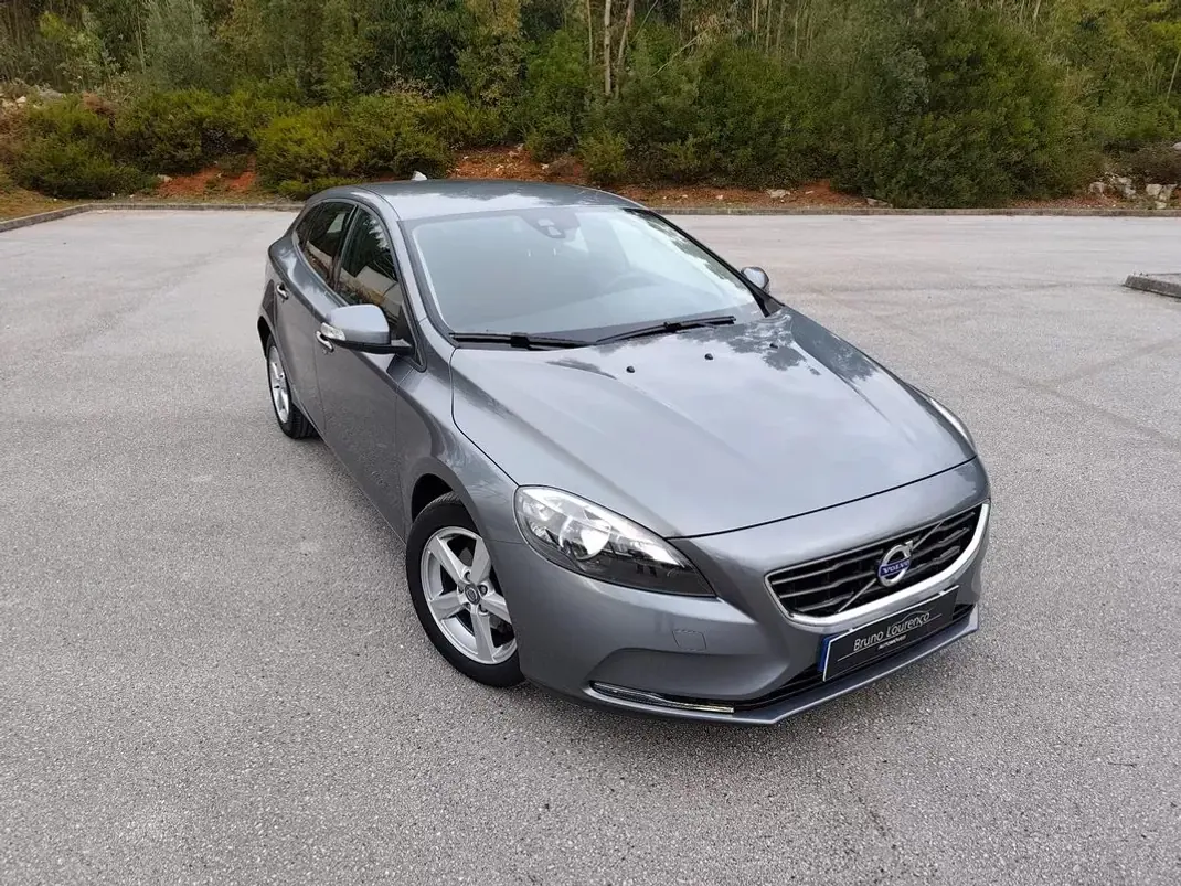 Volvo V40 2014 - 9900 EUR, 177500 km - AUTO.MOTO.pt - 177500km - foto 1 de 19
