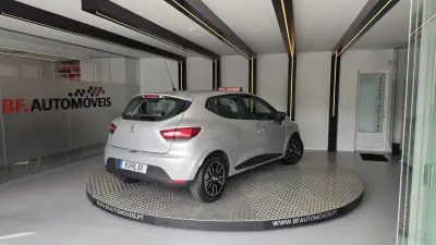 Renault Clio 2016 - 7500 EUR, 216179 km - foto 4 de 48