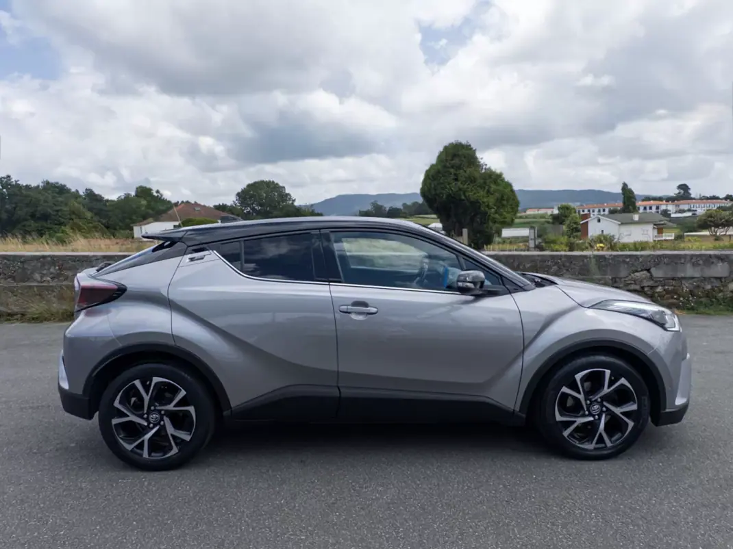 Toyota C-HR 2018 - 21990 EUR, 100000 km - 100000km - foto 8 de 45