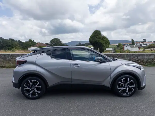 Toyota C-HR 2018 - 21990 EUR, 100000 km - AUTO.MOTO.pt - 100000km - foto 8 de 45