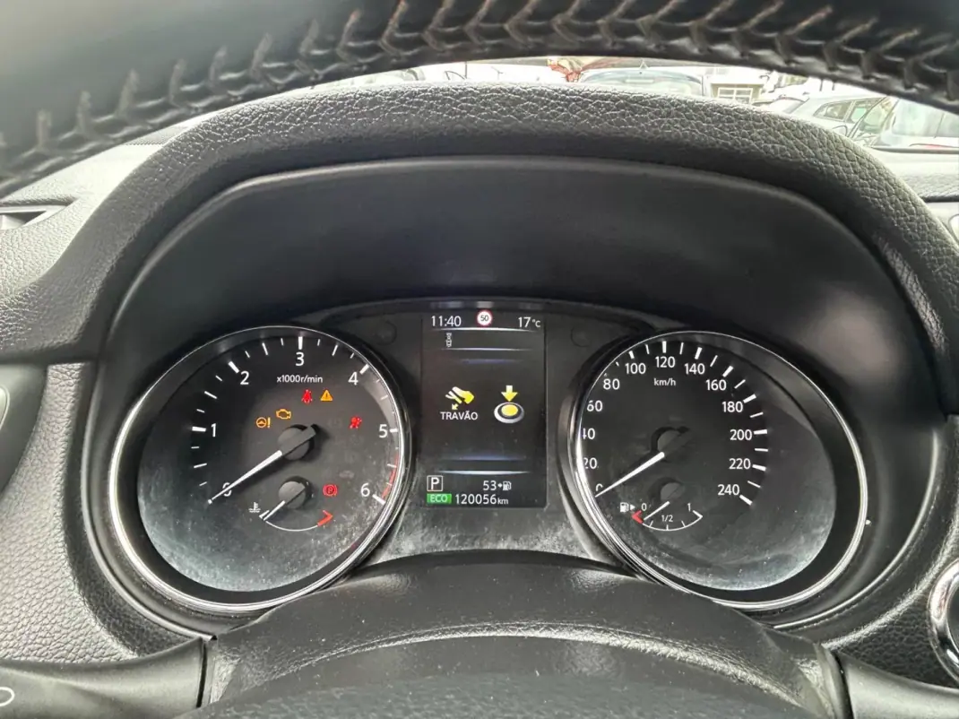 Nissan Qashqai 2015 - 16500 EUR, 120056 km - AUTO.MOTO.pt - 120056km - foto 12 de 22