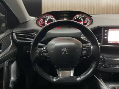 Peugeot 308 SW 2019 - 12450 EUR, 65800 km - AUTO.MOTO.pt - 65800km - foto 9 de 19