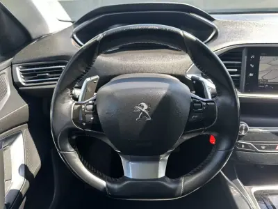 Peugeot 308 SW 2020 - 16000 EUR, 130000 km - AUTO.MOTO.pt - 130000km - foto 33 de 57