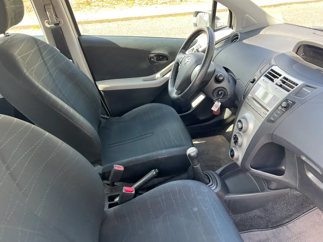 Toyota Yaris 2008 - 4990 EUR, 101600 km - AUTO.MOTO.pt - 101600km - foto 9 de 10