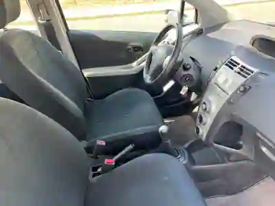 Toyota Yaris 2008 - 4990 EUR, 101600 km - AUTO.MOTO.pt - 101600km - foto 9 de 10