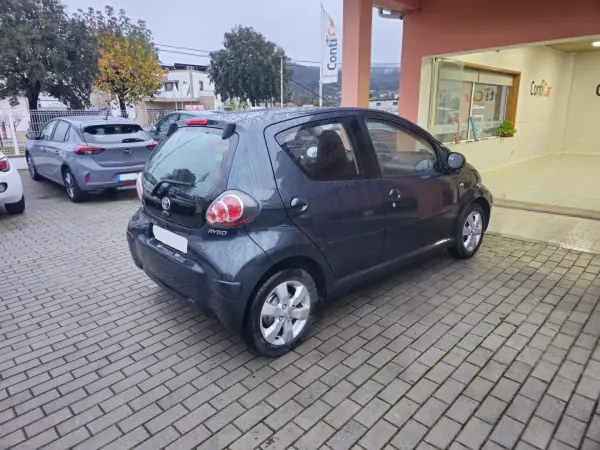 Toyota Aygo 2011 - 5990 EUR, 169000 km - AUTO.MOTO.pt - 169000km - foto 4 de 11