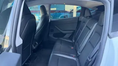 Tesla Model Y 2024 - 38500 EUR, 57000 km - 57000km - foto 9 de 9