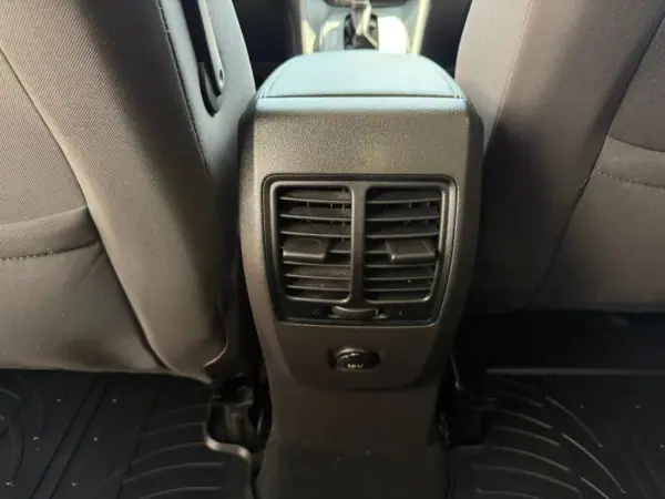 Ford C-Max 2016 - 11995 EUR, 185000 km - AUTO.MOTO.pt - 185000km - foto 22 de 26
