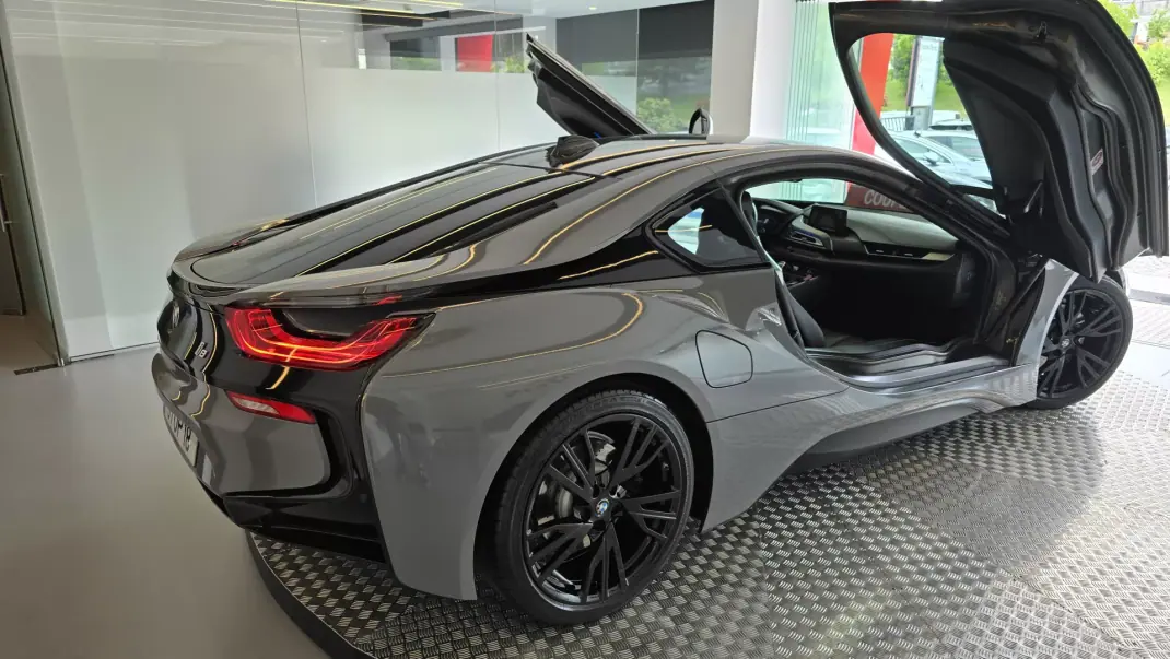 BMW i8 2015 - 62500 EUR, 132830 km - 132830km - foto 23 de 50