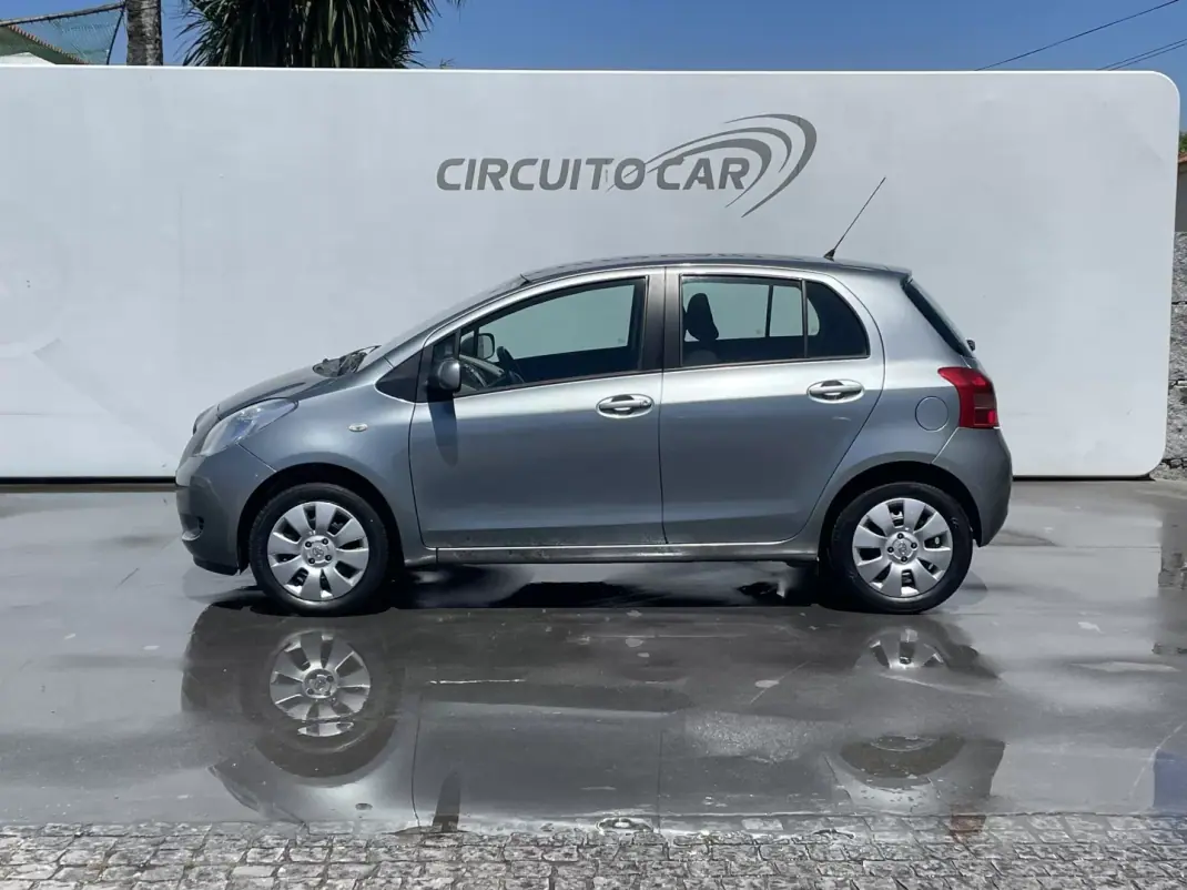 Toyota Yaris 2006 - 5995 EUR, 164755 km - AUTO.MOTO.pt - 164755km - foto 5 de 24