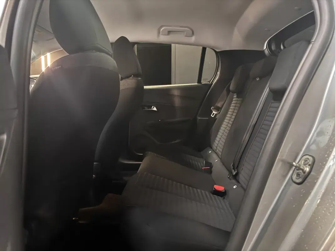 Peugeot 208 2023 - 14990 EUR, 87800 km - AUTO.MOTO.pt - 87800km - foto 27 de 30