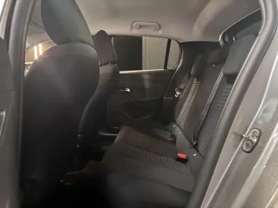 Peugeot 208 2023 - 14990 EUR, 87800 km - AUTO.MOTO.pt - 87800km - foto 27 de 30