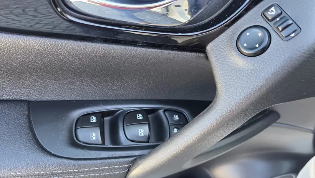 Nissan Qashqai 2019 - 18990 EUR, 110000 km - AUTO.MOTO.pt - 110000km - foto 29 de 31