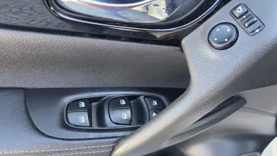 Nissan Qashqai 2019 - 18990 EUR, 110000 km - AUTO.MOTO.pt - 110000km - foto 29 de 31
