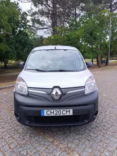 Renault 2020 - 9900 EUR, 108709 km - AUTO.MOTO.pt - 108709km - foto 2 de 11