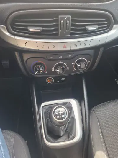 Fiat Tipo Station Wagon 2017 - 9980 EUR, 170000 km - AUTO.MOTO.pt - 170000km - foto 15 de 21