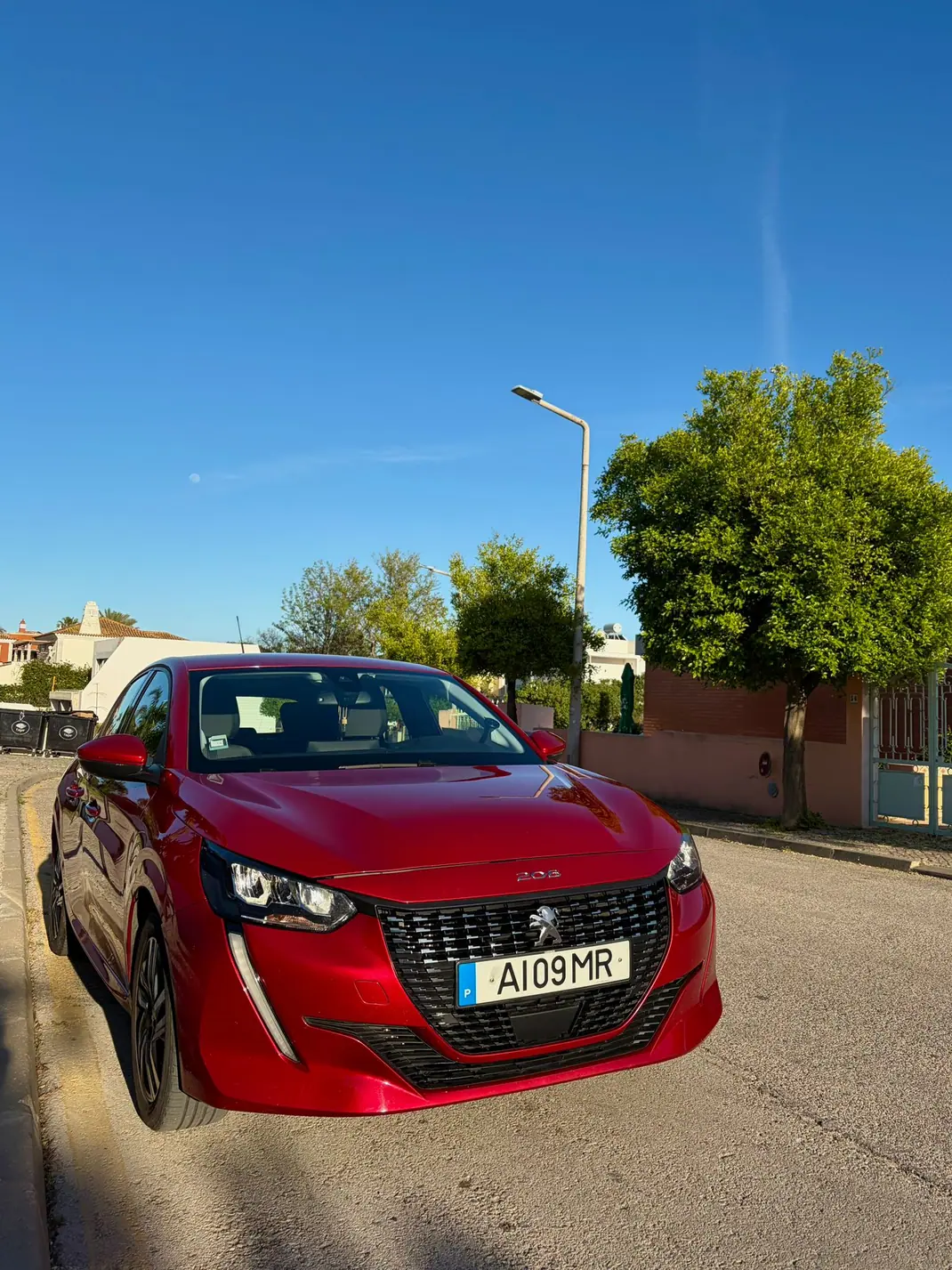 Peugeot 208 2022 - 15000 EUR, 68000 km - AUTO.MOTO.pt - 68000km - foto 1 de 7