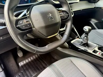 Peugeot 208 2020 - 11990 EUR, 81600 km - AUTO.MOTO.pt - 81600km - foto 17 de 37