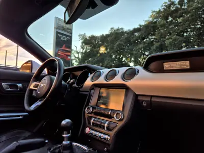 Ford Mustang 2015 - 37500 EUR, 159000 km - AUTO.MOTO.pt - 159000km - foto 20 de 22