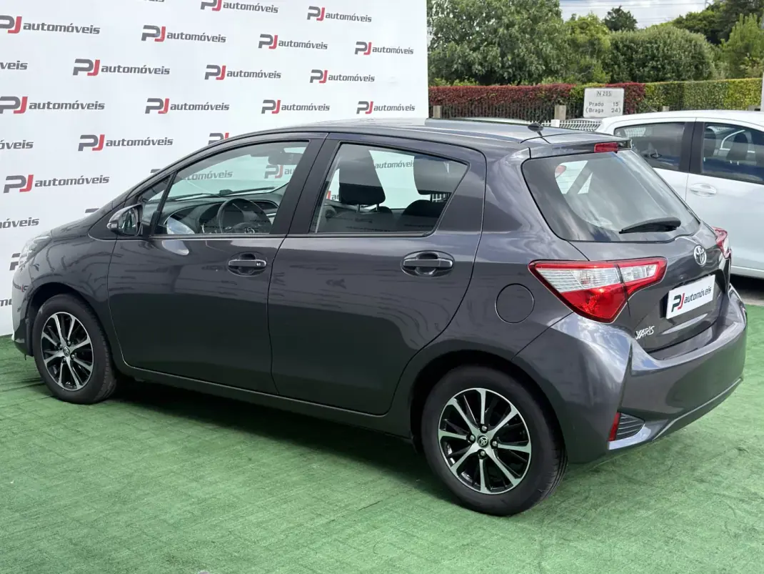 Toyota Yaris 2020 - 12990 EUR, 110000 km - AUTO.MOTO.pt - 110000km - foto 10 de 22