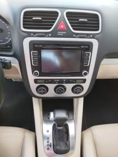 Volkswagen EOS 2010 - 12200 EUR, 159060 km - AUTO.MOTO.pt - 159060km - foto 6 de 15