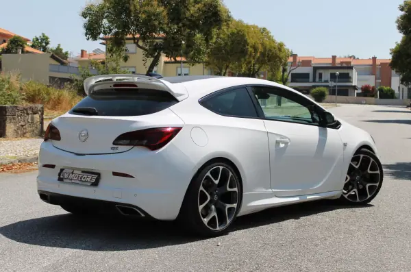 Opel Astra Coupe 2016 - 23000 EUR, 90000 km - AUTO.MOTO.pt - 90000km - foto 7 de 32