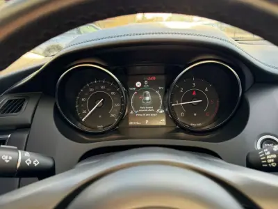 Jaguar E-Pace 2019 - 28500 EUR, 98000 km - AUTO.MOTO.pt - 98000km - foto 18 de 33