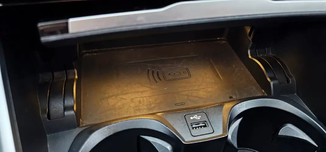 BMW 318 2020 - 28999 EUR, 100000 km - AUTO.MOTO.pt - 100000km - foto 23 de 35