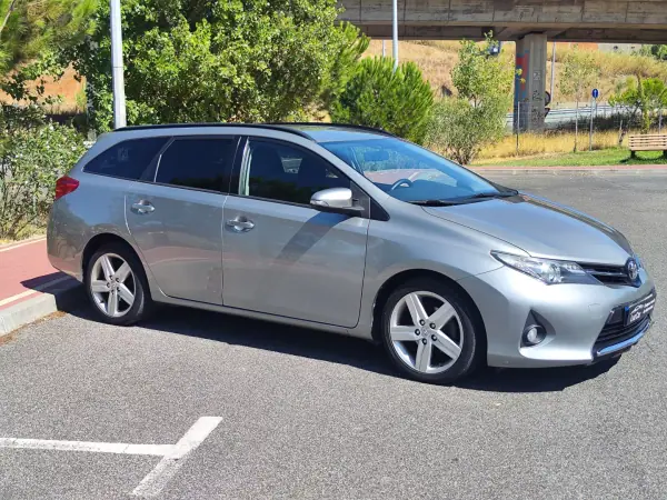 Toyota Auris Touring Sports 2015 - 11480 EUR, 229000 km - AUTO.MOTO.pt - 229000km - foto 5 de 39