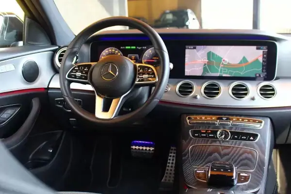 Mercedes-Benz E 300 2019 - 23900 EUR, 178524 km - AUTO.MOTO.pt - 178524km - foto 5 de 18