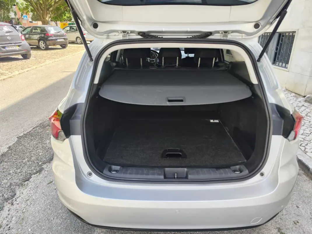 Fiat Tipo Station Wagon 2019 - 10780 EUR, 103800 km - AUTO.MOTO.pt - 103800km - foto 19 de 38