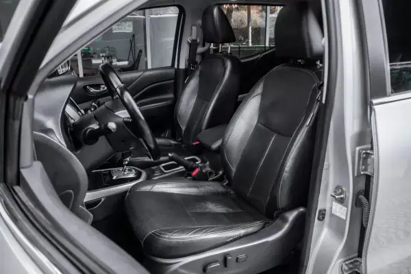 Nissan Navara 2020 - 32490 EUR, 120713 km - AUTO.MOTO.pt - 120713km - foto 31 de 48
