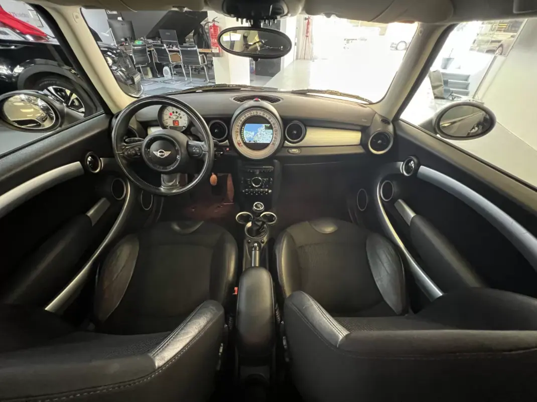 MINI 3 Portas 2012 - 6990 EUR, 185000 km - AUTO.MOTO.pt - 185000km - foto 3 de 41