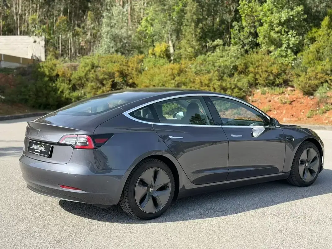 Tesla Model 3 2020 - 21500 EUR, 128300 km - AUTO.MOTO.pt - 128300km - foto 19 de 26