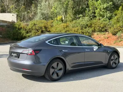 Tesla Model 3 2020 - 21500 EUR, 128300 km - AUTO.MOTO.pt - 128300km - foto 19 de 26
