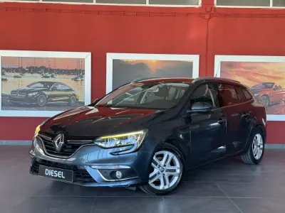 Renault Mégane 2017 - 11990 EUR, 180552 km - AUTO.MOTO.pt - 180552km - foto 2 de 18