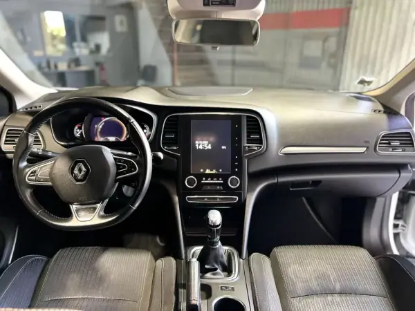 Renault Mégane 2019 - 14250 EUR, 135000 km - AUTO.MOTO.pt - 135000km - foto 13 de 36