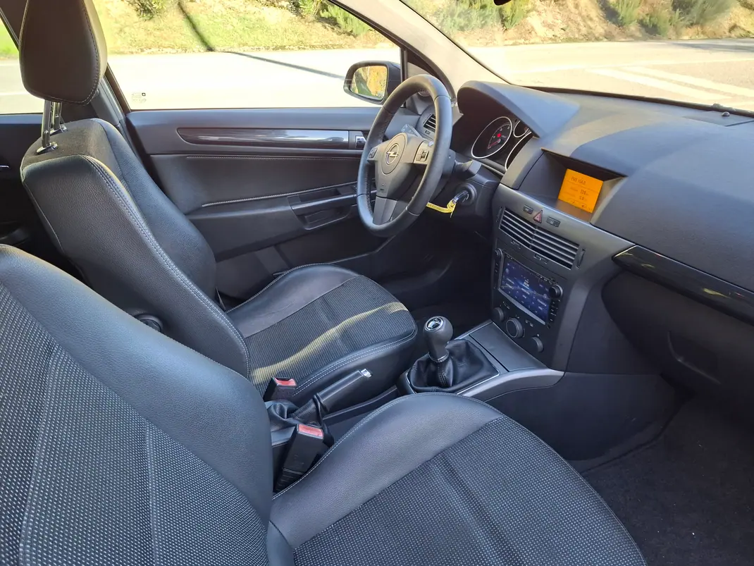 Opel Astra 2005 - 4500 EUR, 310000 km - AUTO.MOTO.pt - 310000km - foto 10 de 14